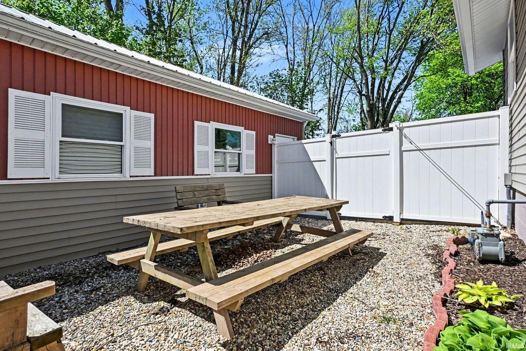 Photo of 8629 E Hatchery Road, Syracuse, IN 46567 (MLS # 202616532)