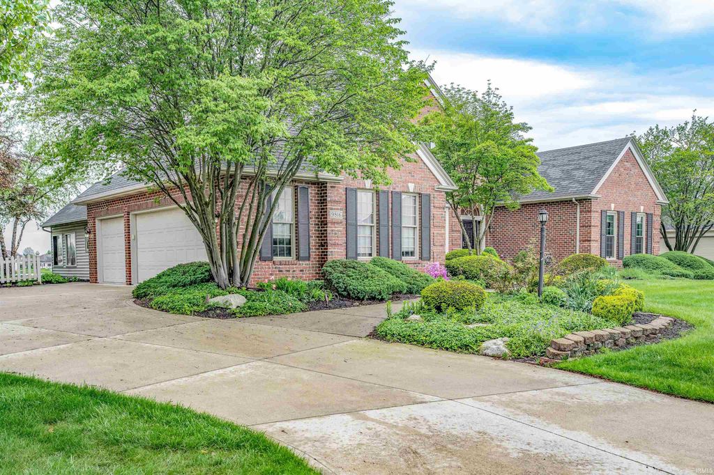 Photo of 9816 Stowaway Cove, Fort Wayne, IN 46835 (MLS # 202616114)