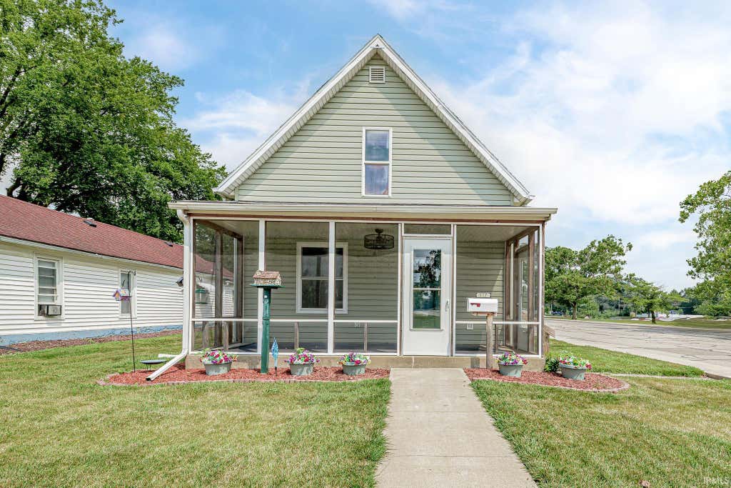 Photo of 217 Collinwood Avenue, Columbia City, IN 46725 (MLS # 202632318)