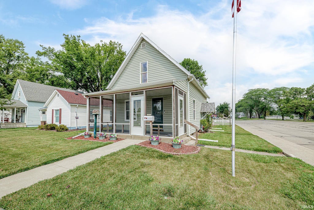Photo of 217 Collinwood Avenue, Columbia City, IN 46725 (MLS # 202632318)