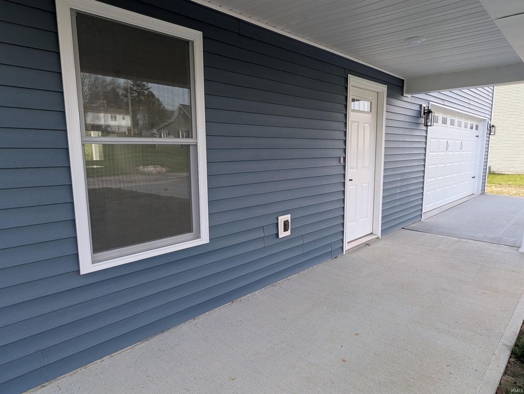 Photo of 811 SW 1st Street, Washington, IN 47501 (MLS # 202610948)