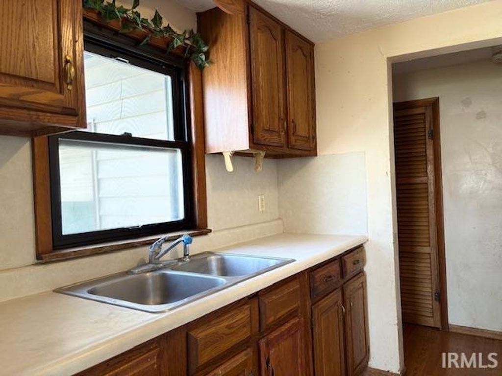 Photo of 805 W Harvard Avenue, Muncie, IN 47304 (MLS # 202614861)