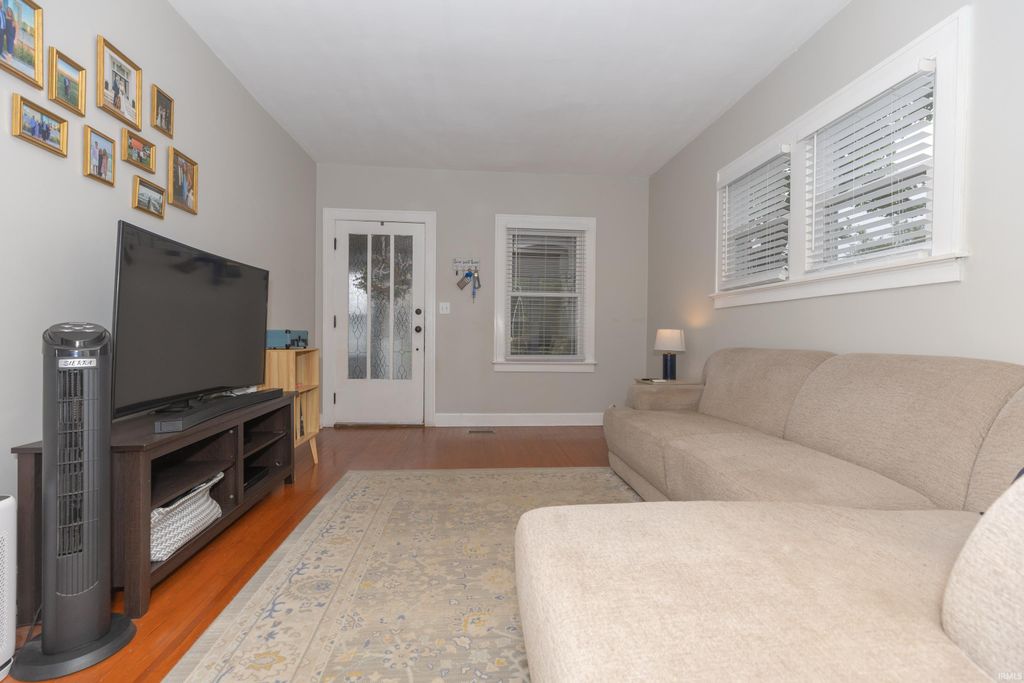 Photo of 43 N Kelsey Avenue, Evansville, IN 47711 (MLS # 202619453)