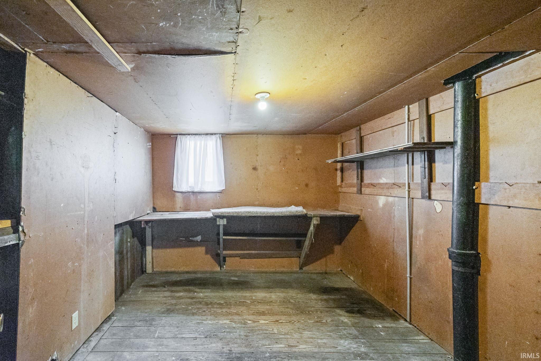 Camden, Indiana 46917, United States, 3 Bedrooms Bedrooms, ,1 BathroomBathrooms,Residential,Active,216941