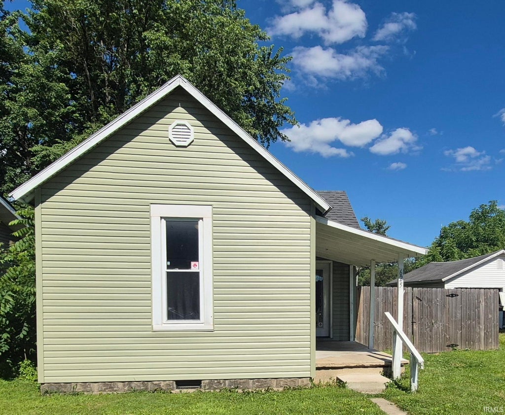 Photo of 625 N Broadway ST, Albany, IN 47320 (MLS # 202623529)