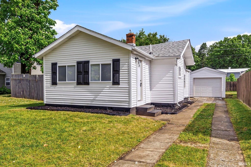 Photo of 914 W Marion Street, Mishawaka, IN 46545 (MLS # 202622038)