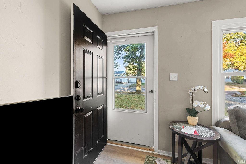 Photo of 4926 S Camden Drive, Fort Wayne, IN 46825 (MLS # 202542801)