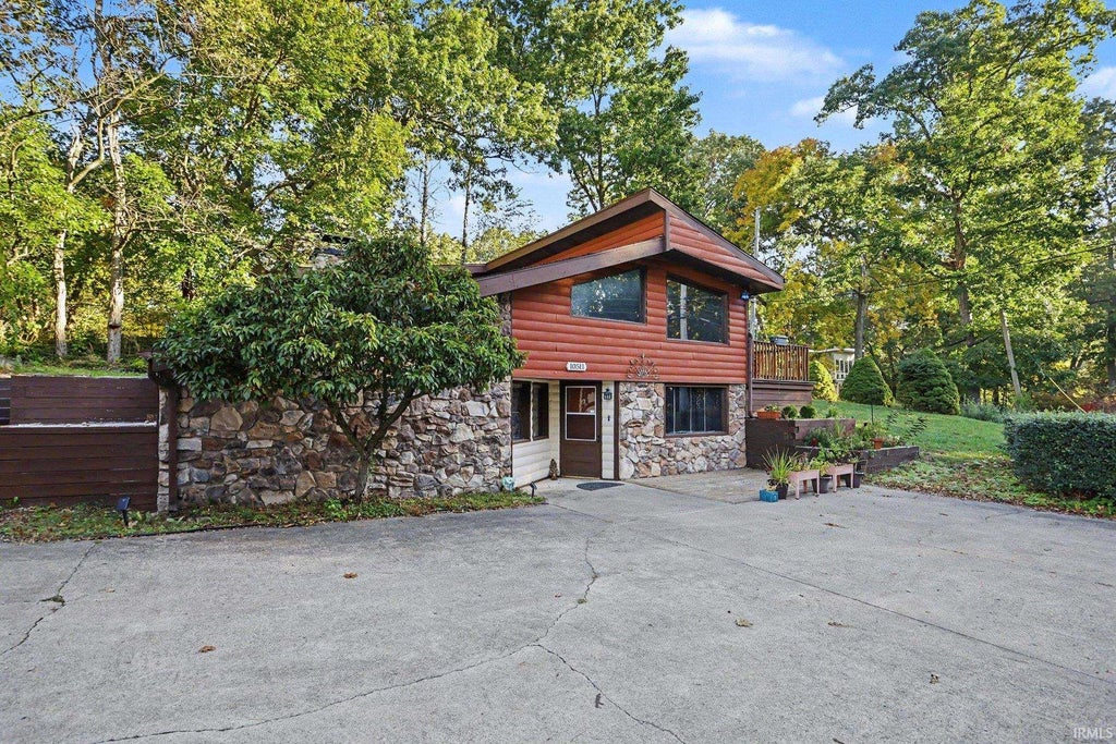 Photo of 10511 Jefferson Road, Osceola, IN 46561 (MLS # 202643535)