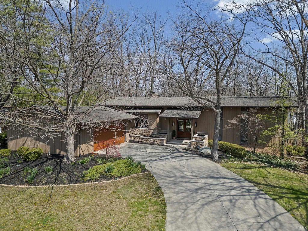 Photo of 220 Pawnee Drive, West Lafayette, IN 47906 (MLS # 202613032)