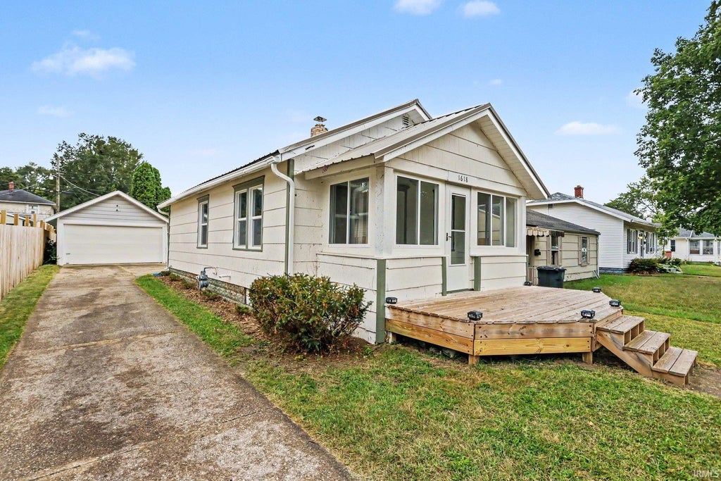 Photo of 1618 E Fox Street, South Bend, IN 46613 (MLS # 202637391)