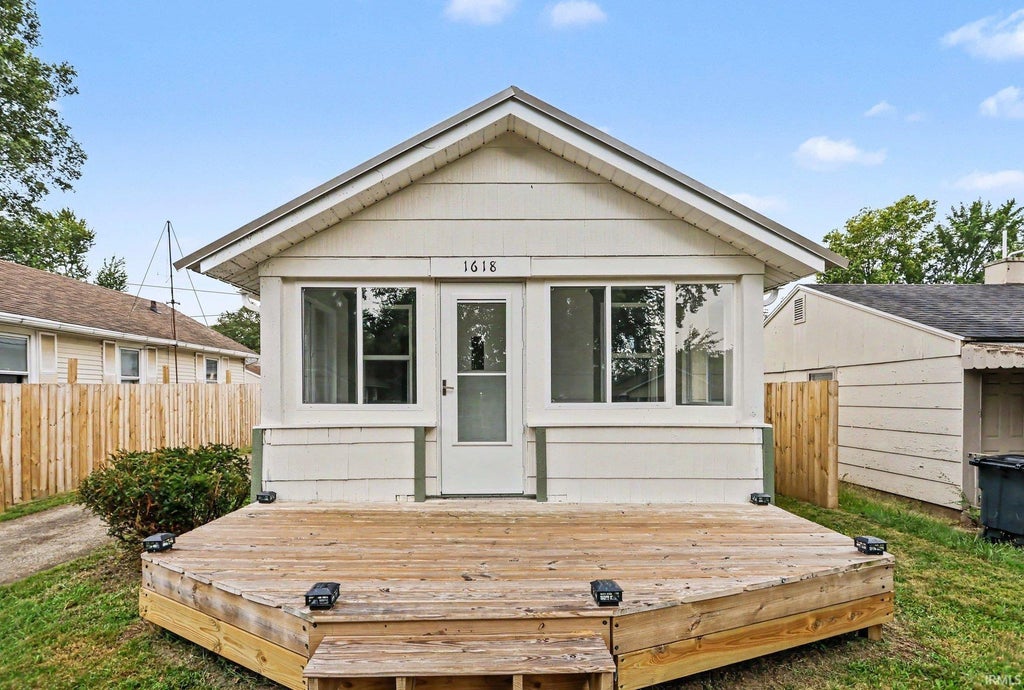 Photo of 1618 E Fox Street, South Bend, IN 46613 (MLS # 202637391)