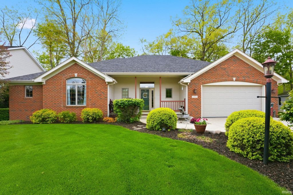 Photo of 2902 Briardale Drive, Fort Wayne, IN 46825 (MLS # 202618350)