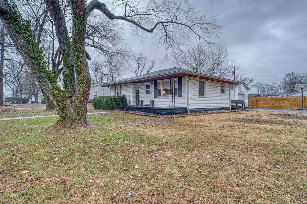 Photo of 5401 N Kerth Avenue, Evansville, IN 47711 (MLS # 202549308)