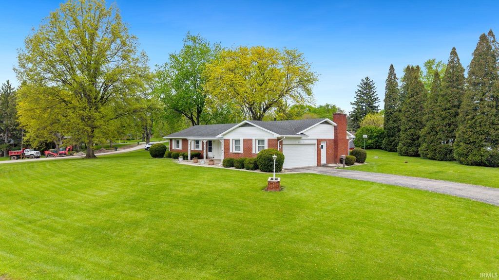 Photo of 6515 W Hills Road, Fort Wayne, IN 46804 (MLS # 202615601)