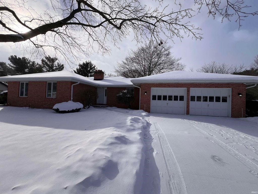 Photo of 653 Bay View Drive, Mishawaka, IN 46544 (MLS # 202603265)