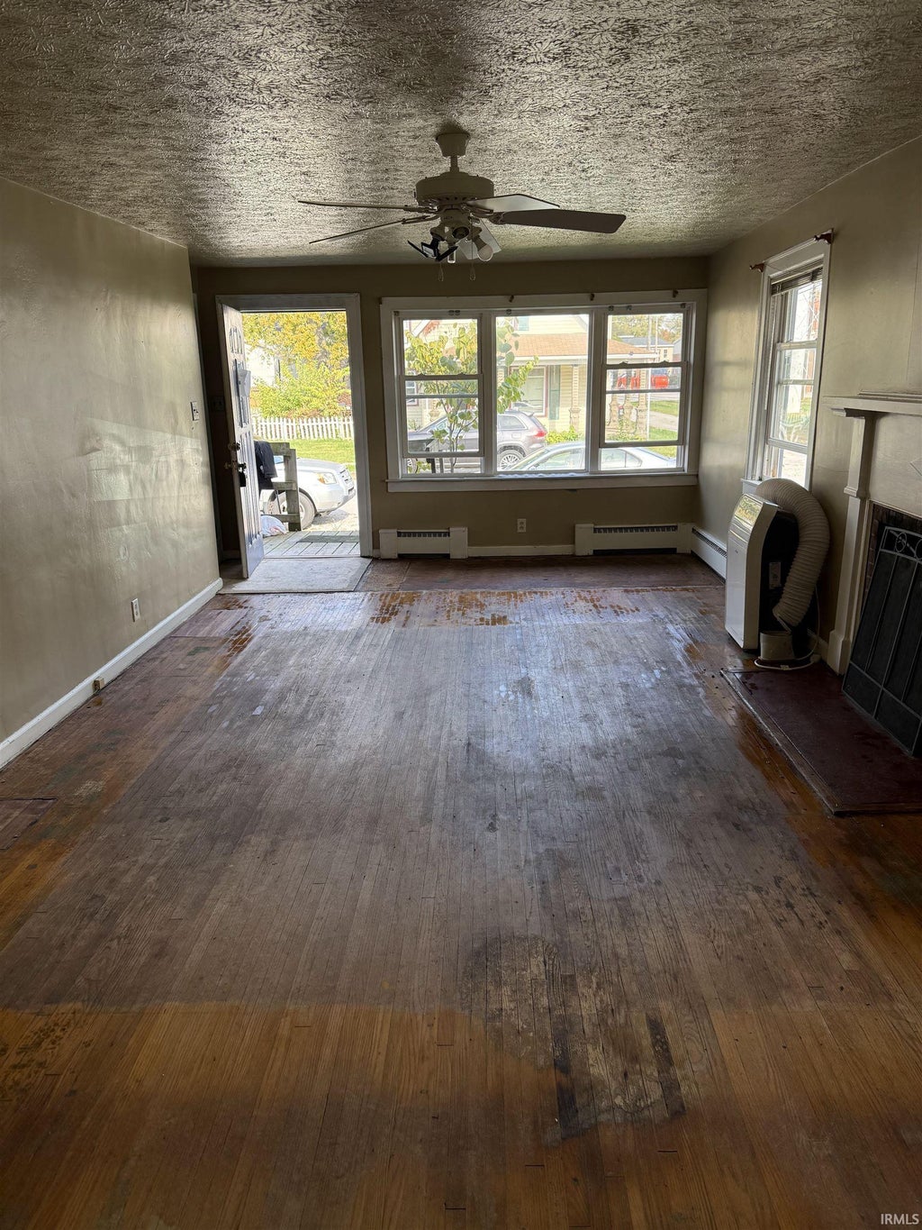 Photo of 115 W Perrin Street, Mulberry, IN 46058 (MLS # 202642969)