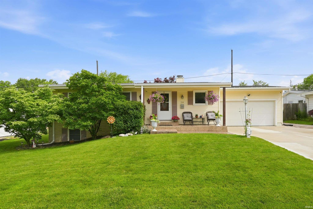 Photo of 314 Southfair Court, Fort Wayne, IN 46807 (MLS # 202622639)