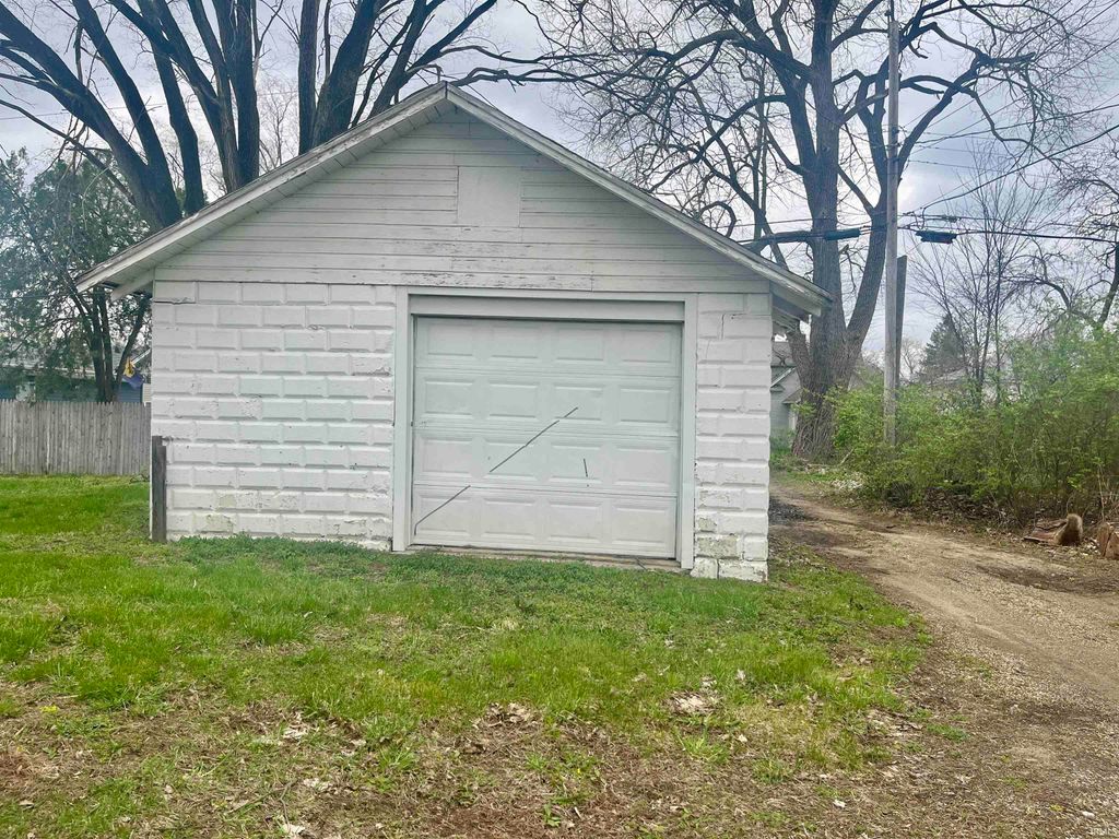 Photo of 916 Stanfield Street #6, South Bend, IN 46617 (MLS # 202612833)