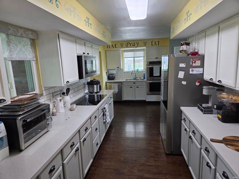 Tiny photo for 2806 W Sycamore Street, Kokomo, IN 46901 (MLS # 202612798)