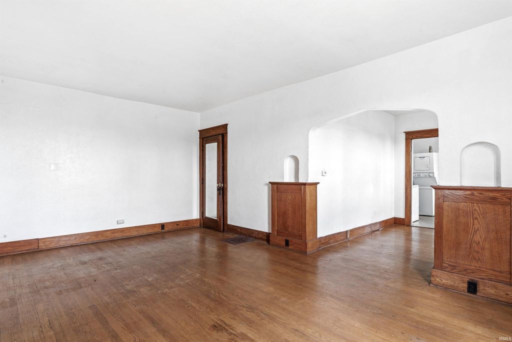 Photo of 3319 S Clinton Street, Fort Wayne, IN 46806 (MLS # 202613880)