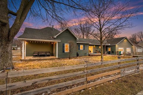 Tiny photo for 314 W Vine Street, Flora, IN 46929 (MLS # 202606057)