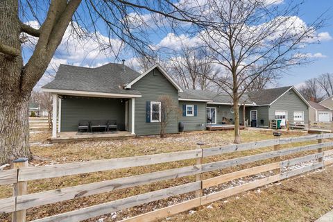 Photo of 314 W Vine Street, Flora, IN 46929 (MLS # 202606057)