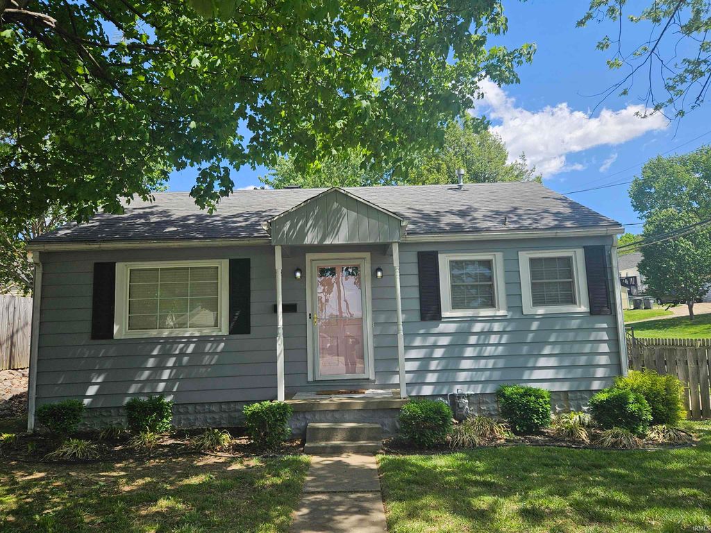 Photo of 132 Leslie Avenue, Evansville, IN 47712 (MLS # 202613866)