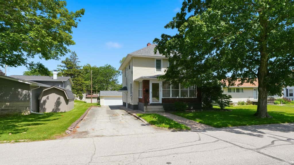 Photo of 1747 College Avenue, Huntington, IN 46750 (MLS # 202626084)