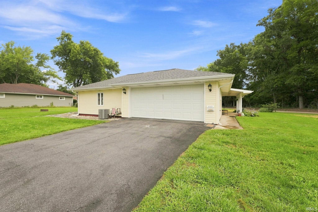 Photo of 6521 Donna Drive, Fort Wayne, IN 46819 (MLS # 202636241)