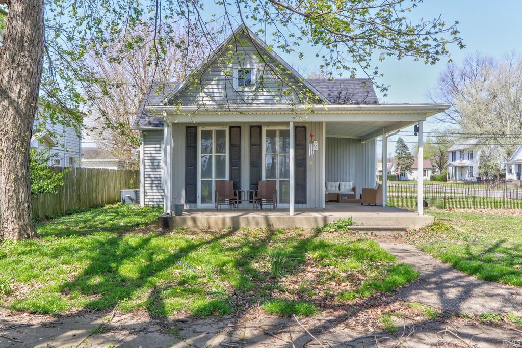 Photo of 505 W 2nd Street, Mount Vernon, IN 47620 (MLS # 202606239)