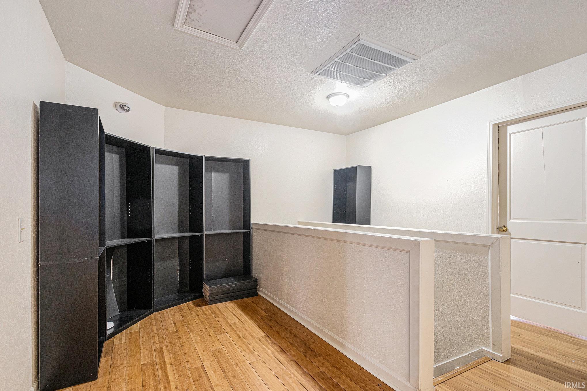 Elkhart, Indiana 46514, United States, 5 Bedrooms Bedrooms, ,2 BathroomsBathrooms,Residential,Active,83762