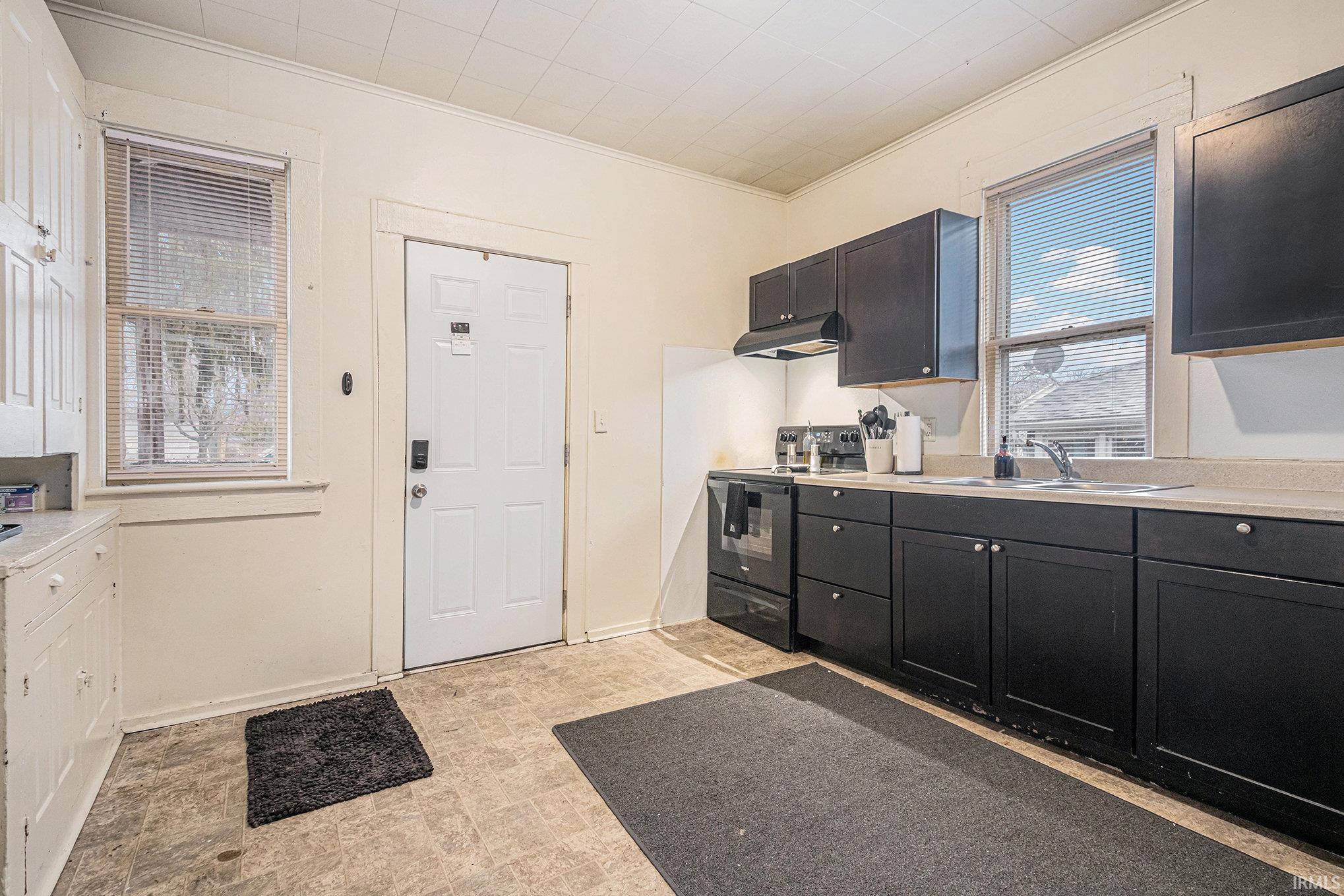 Elkhart, Indiana 46514, United States, 5 Bedrooms Bedrooms, ,2 BathroomsBathrooms,Residential,Active,83762