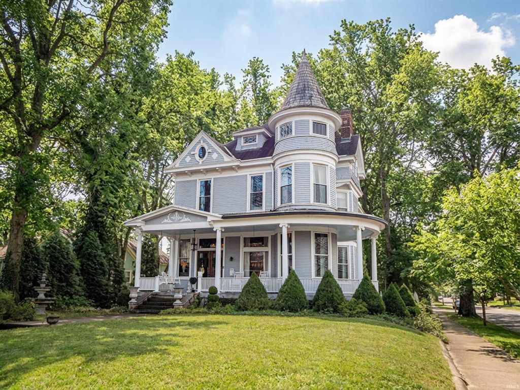 Photo of 1403 SE Second St Street, Evansville, IN 47713 (MLS # 202605556)