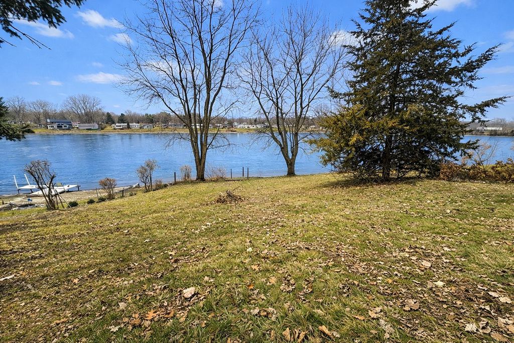 Photo of 1275 Ln 201 Long Beach Lake Lk, Fremont, IN 46737 (MLS # 202605707)