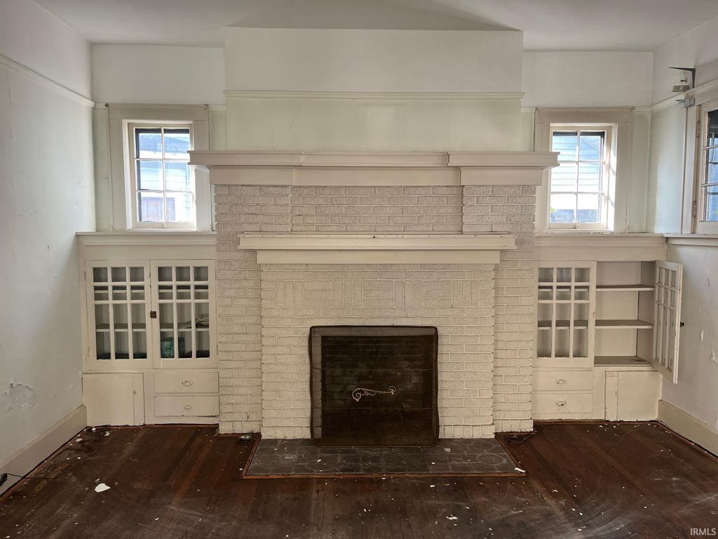 Photo of 831 E Gum Street, Evansville, IN 47713 (MLS # 202548977)