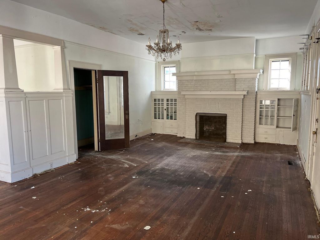 Photo of 831 E Gum Street, Evansville, IN 47713 (MLS # 202548977)