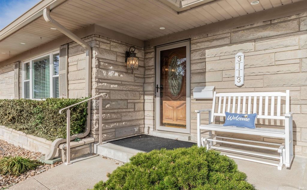 Photo of 3113 W Franklin Street, Evansville, IN 47712 (MLS # 202601508)