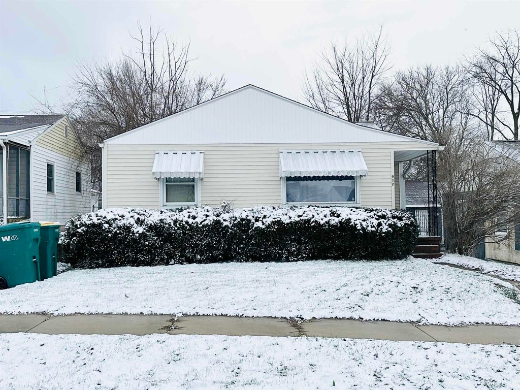 Photo of 917 Geyer Avenue, Mishawaka, IN 46544 (MLS # 202608662)