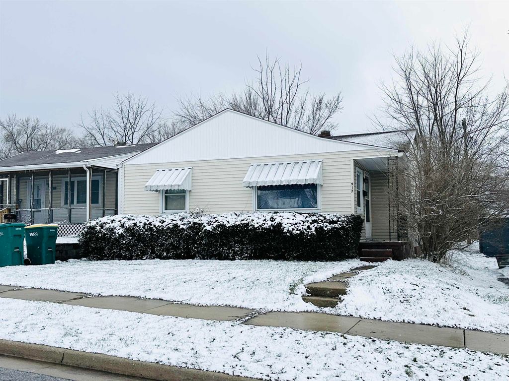 Photo of 917 Geyer Avenue, Mishawaka, IN 46544 (MLS # 202608662)