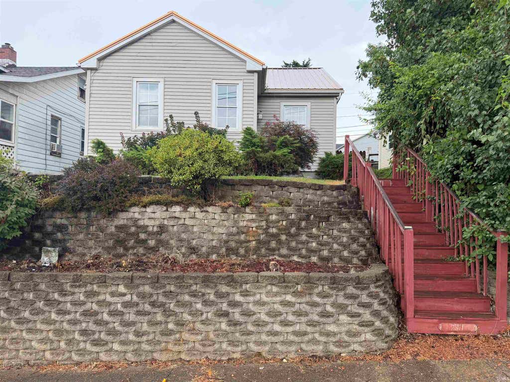 Photo of 3371 W Franklin Street, Evansville, IN 47712 (MLS # 202633075)