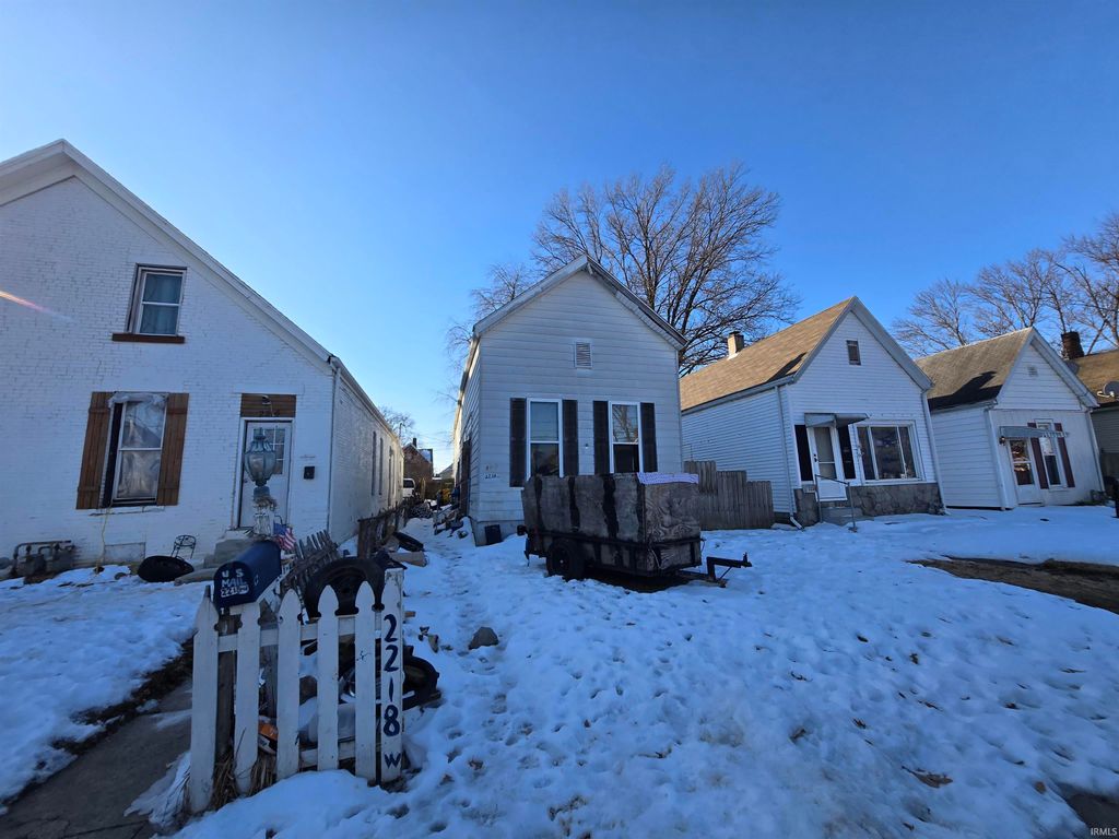 Photo of 2218 W Iowa Street, Evansville, IN 47712 (MLS # 202604432)