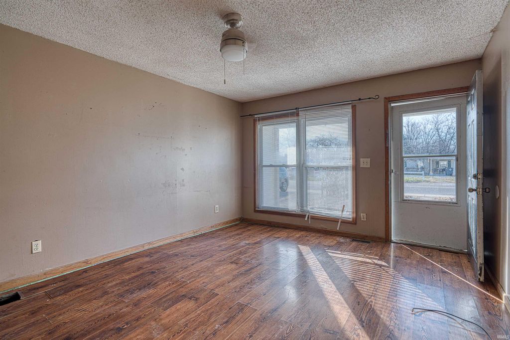 Photo of 2524 E Riverside Drive, Evansville, IN 47714 (MLS # 202549220)