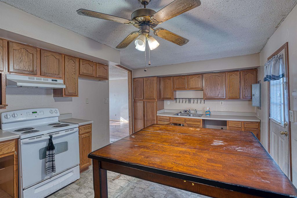 Photo of 2524 E Riverside Drive, Evansville, IN 47714 (MLS # 202549220)