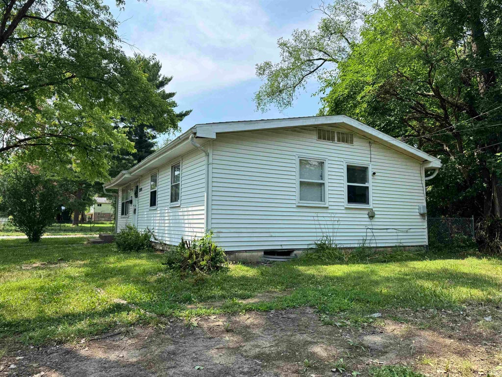 Photo of 2219 W Bulla Street, South Bend, IN 46628 (MLS # 202628412)