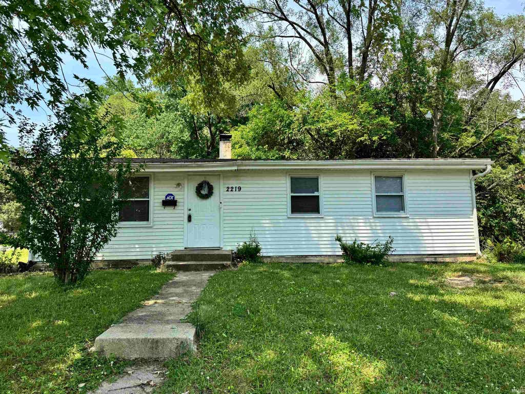 Photo of 2219 W Bulla Street, South Bend, IN 46628 (MLS # 202628412)