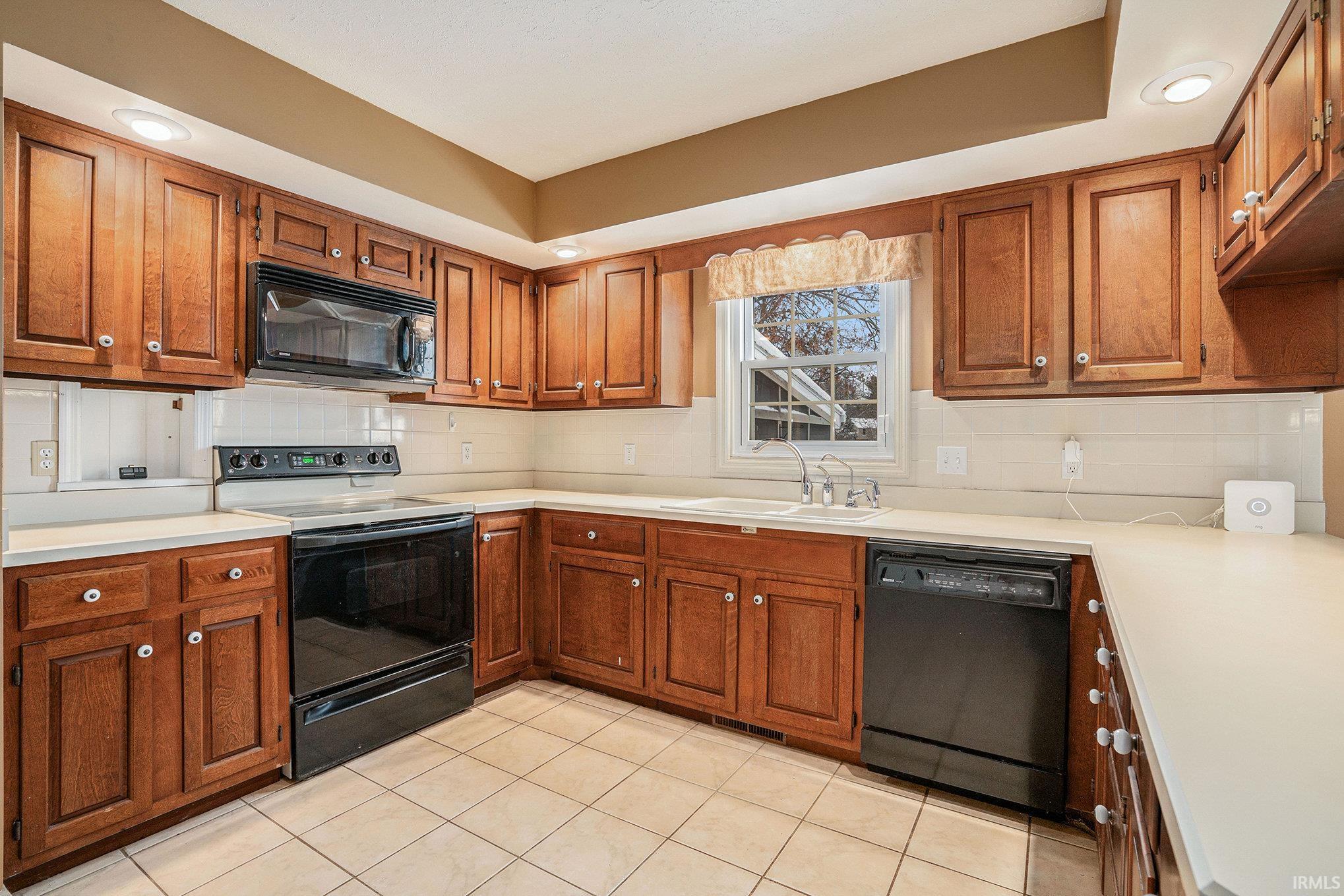 Granger, Indiana 46530, United States, 4 Bedrooms Bedrooms, ,3 BathroomsBathrooms,Residential,Pending,250928