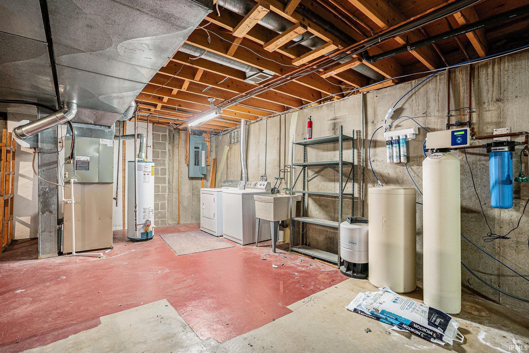 Granger, Indiana 46530, United States, 4 Bedrooms Bedrooms, ,3 BathroomsBathrooms,Residential,Pending,250928