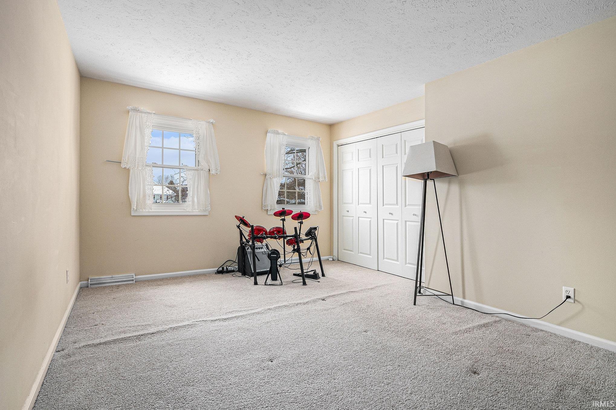 Granger, Indiana 46530, United States, 4 Bedrooms Bedrooms, ,3 BathroomsBathrooms,Residential,Pending,250928