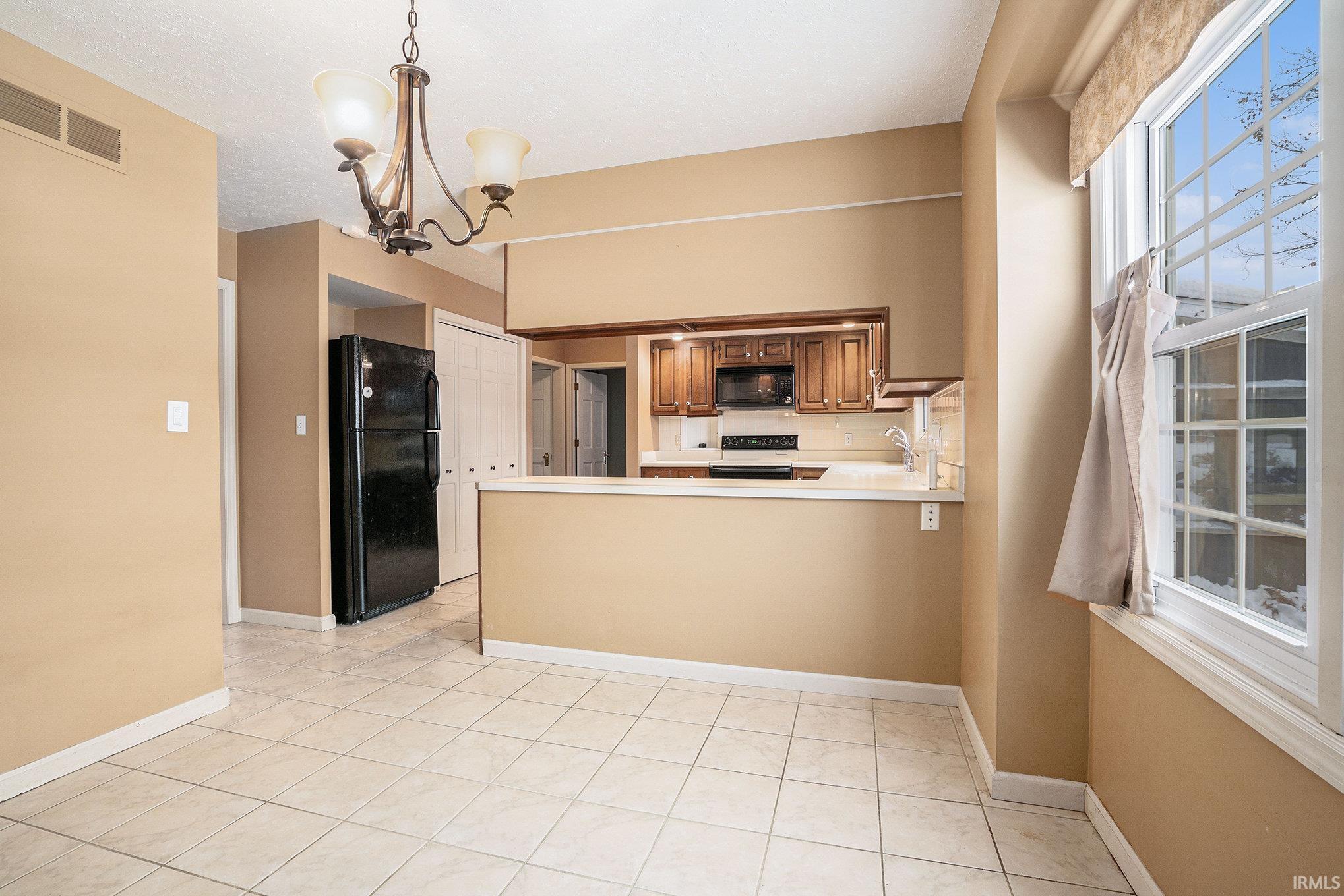 Granger, Indiana 46530, United States, 4 Bedrooms Bedrooms, ,3 BathroomsBathrooms,Residential,Pending,250928