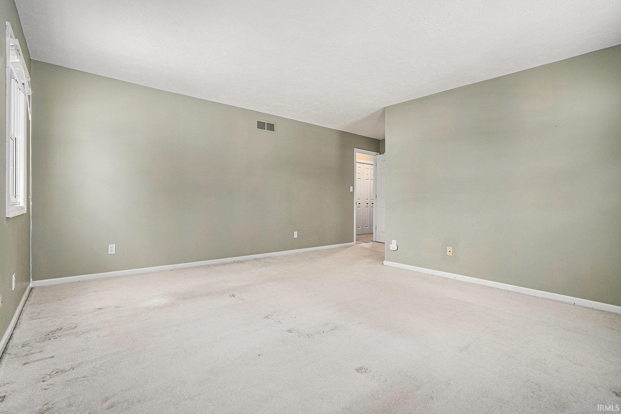 Granger, Indiana 46530, United States, 4 Bedrooms Bedrooms, ,3 BathroomsBathrooms,Residential,Pending,250928